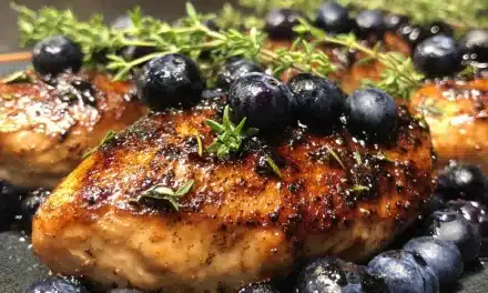 Blueberry Thyme Chicken: A Delightful 30-Minute Meal