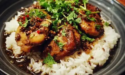 Caramelised Soy Chicken in Garlic Ginger Broth with Rice: A Quick and Flavorful Weeknight Meal