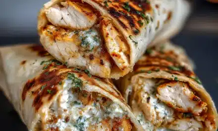Cheesy Garlic Chicken Wraps – A Quick and Delicious Meal