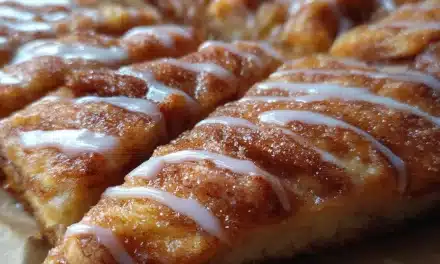 Cinnamon Sugar Pizza Made With Crescent Rolls – An Incredible 5-Minute Treat