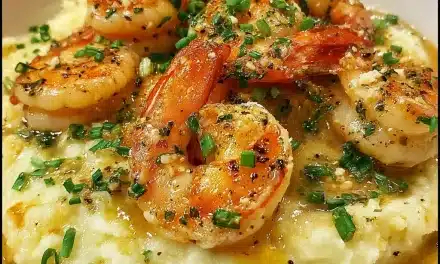Creamy Garlic Shrimp Over Mashed Potatoes – A Delicious 30-Minute Meal