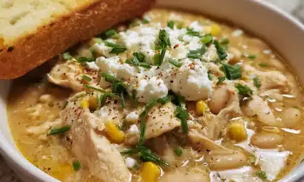 Creamy White Chicken Chili – A Comforting and Easy Weeknight Meal