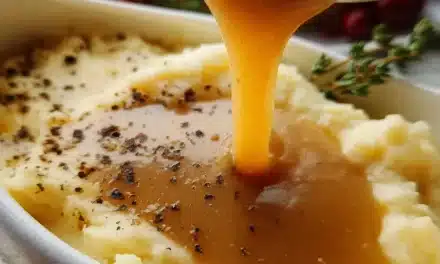 Thanksgiving Gravy: A Heavenly, Express Holiday Topping