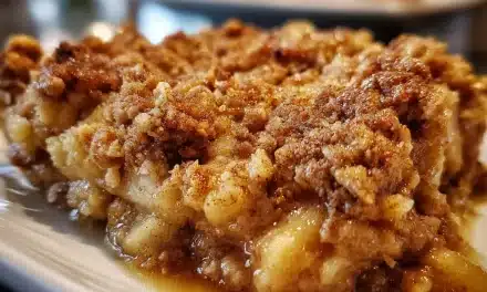 Apple Crisp: A Homemade Autumn Delight