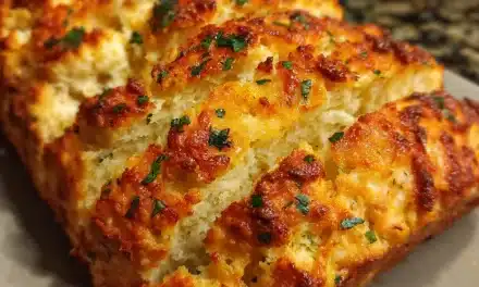 Red Lobster’s Cheese Biscuit Loaf: A Delightful Indulgence
