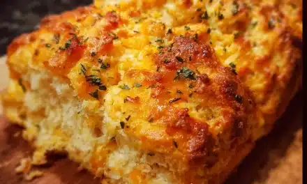 Red Lobster’s Cheese Biscuit Loaf – A Classic Comforting Delight