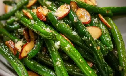 Thanksgiving Green Beans: A Quick and Flavorful Family-Style Side Dish