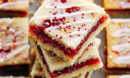 Strawberry Pop Tart Cookie Bars: A Delightful Treat in Minutes