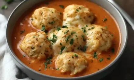 Tomato Soup & Cheesy Herbed Dumplings – A Comforting Classic