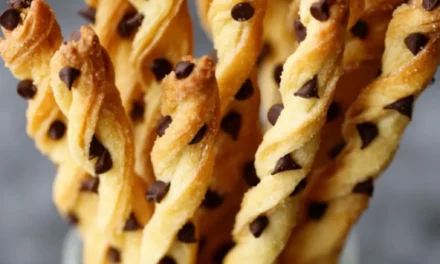 Chocolate Chip Cookie Dough Twists – Unforgettable 5-Minute Recipe