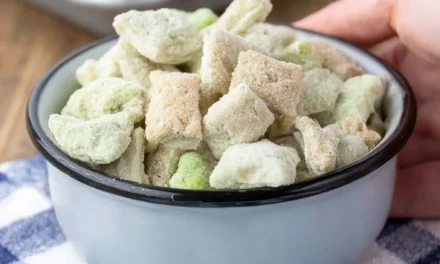 Pistachio Puppy Chow: A Delightful Treat Ready in 10 Minutes